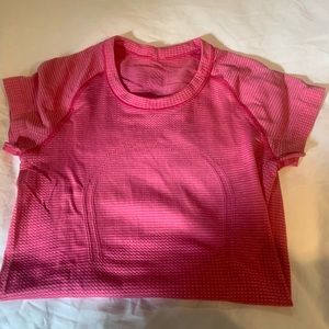 Lululemon short sleeve top in hot pink size 2